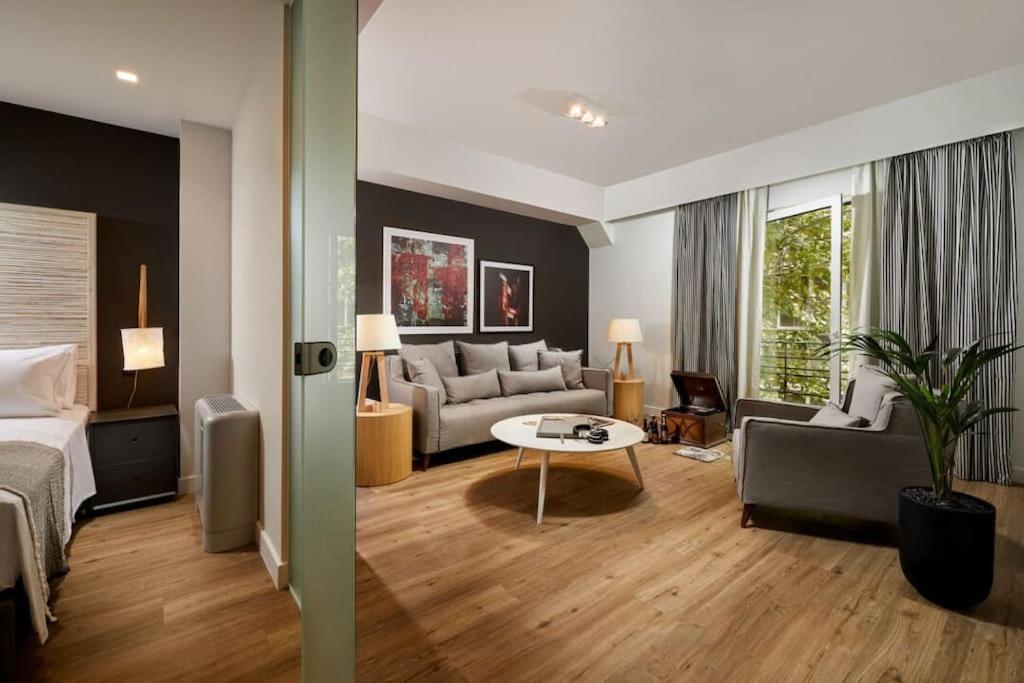 Viola Comfort Suite Атина Екстериор снимка